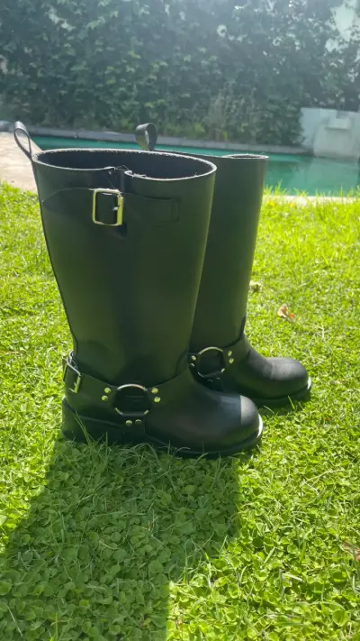 Botas negras de cuero Marca Macu shop estilo biker - miniatura 3