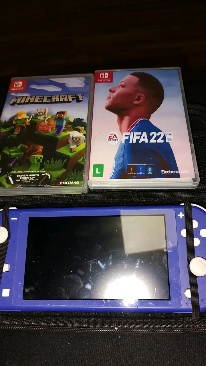 Nintendo Switch Lite con juegos Minecraft y FIFA 22 - 3