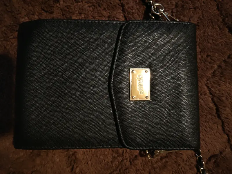 Cartera negra con cadena elegante - 2