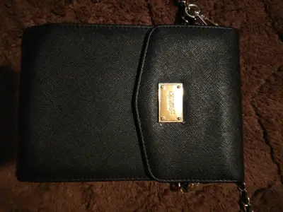 Cartera negra con cadena elegante - miniatura 2