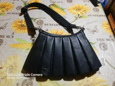 Cartera negra de cuero con correa adjustable - miniatura 1