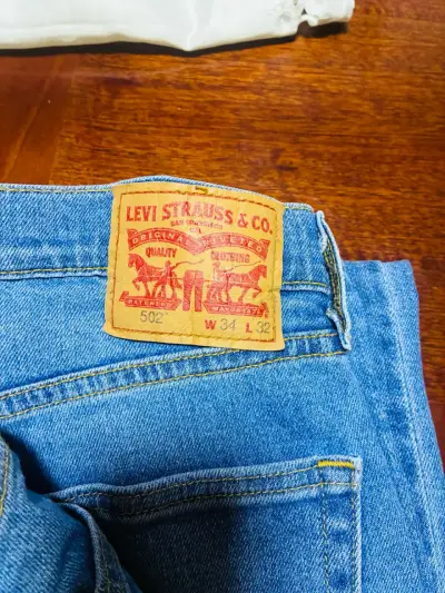 Jeans clásicos de mezclilla azul para hombre - miniatura 3