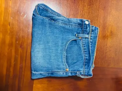 Jeans clásicos de mezclilla azul para hombre - miniatura 4