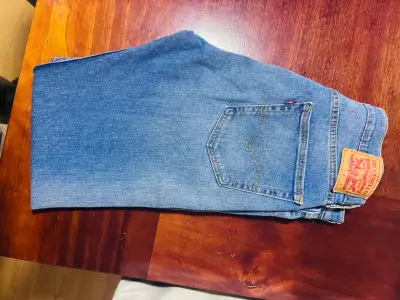 Jeans clásicos de mezclilla azul para hombre - miniatura 5