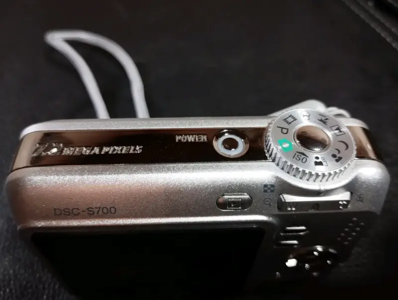 Cámara Sony Cyber-shot 7.2 MP con accesorios - 4