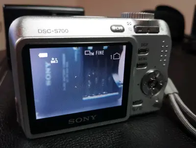 Cámara Sony Cyber-shot 7.2 MP con accesorios - miniatura 6