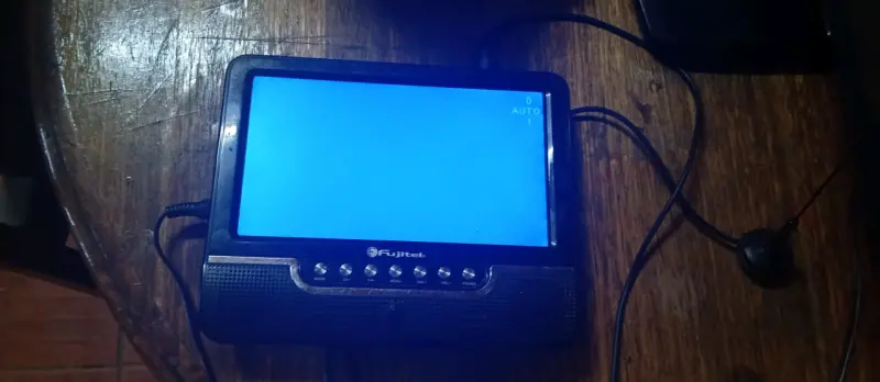 Televisor portátil Fujitel con pantalla LCD - 2