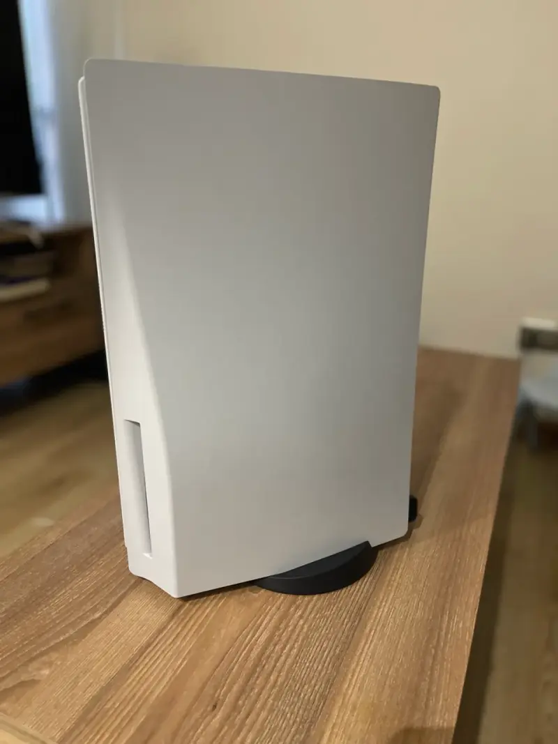 PlayStation 5 versión con disco dos controles - 4