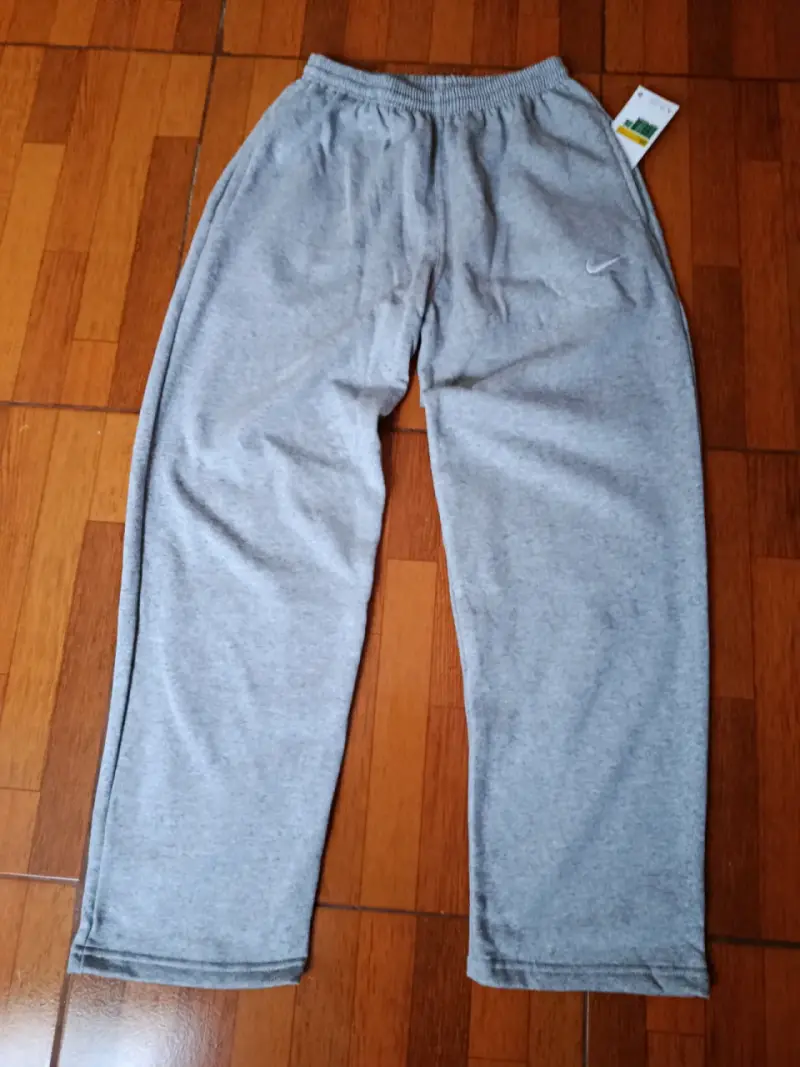 Pantalones deportivos Nike grises para hombre
