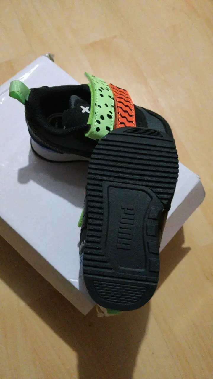 Zapatillas infantiles Puma negras N°20- 13 cm - 4