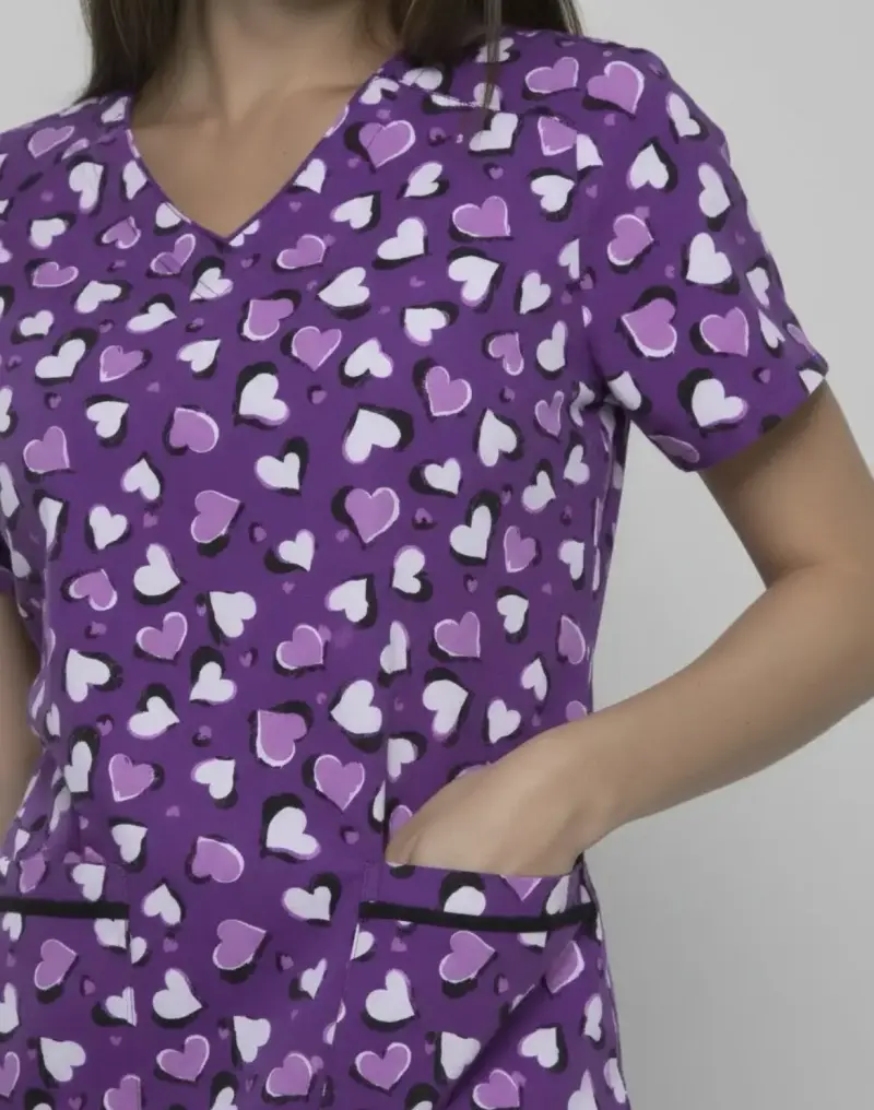 Blusa Médica Morada Con Estampado Marca Elle - 2