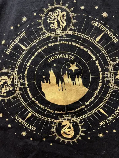 Polera negra Harry Potter Hogwarts L - miniatura 3
