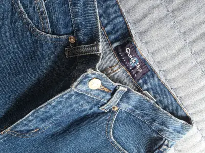 Jeans azul clásico para mujer - miniatura 3