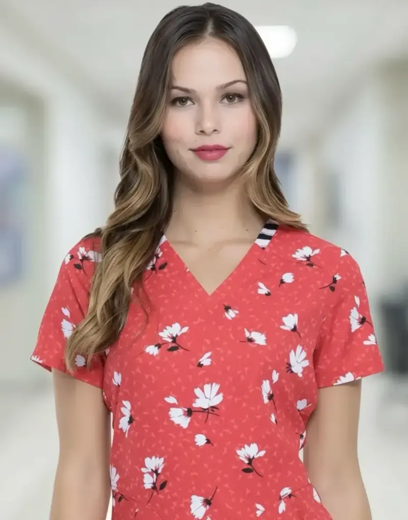 Blusa médica roja con estampado floral marca Elle - 2