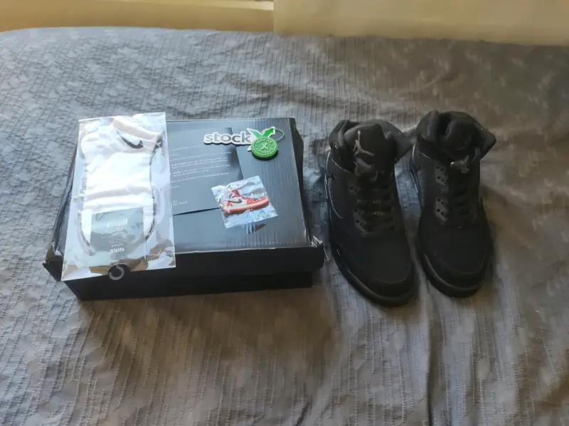 Zapatillas Nike Air Jordan negras nuevas - 1