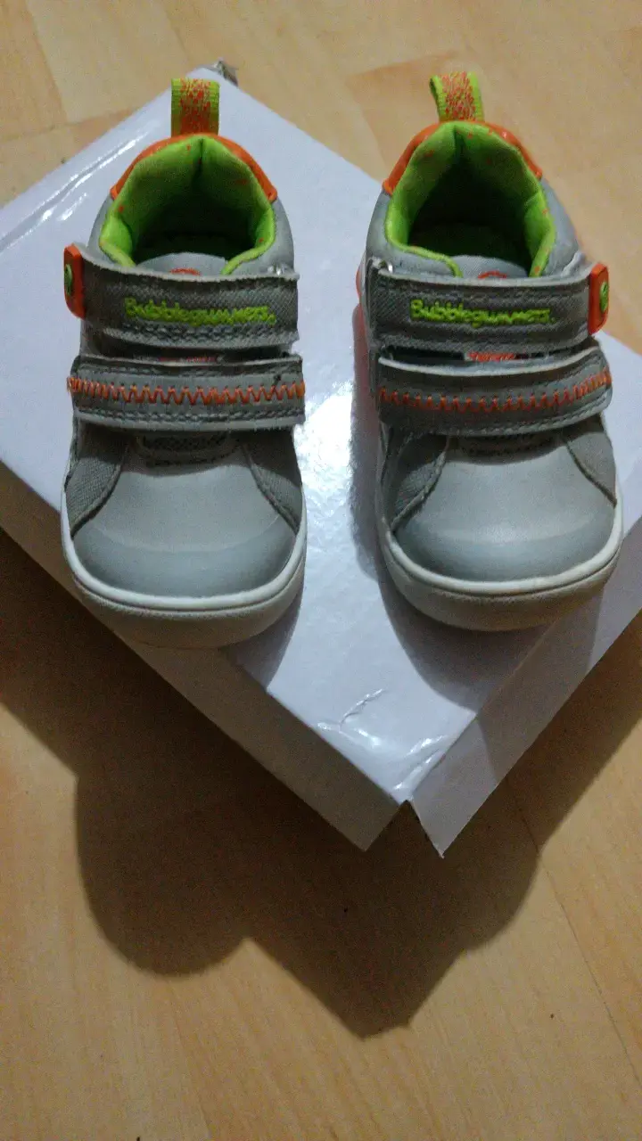Zapatillas bubble Gummers con luces niño N°19 nue - 2