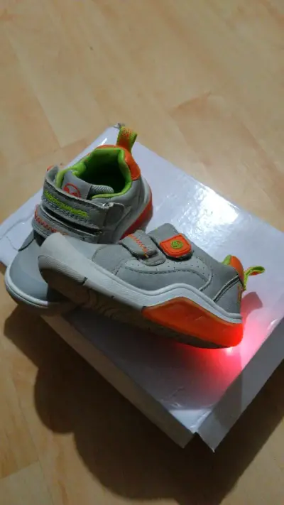 Zapatillas bubble Gummers con luces  niño N°19 nue - miniatura 3