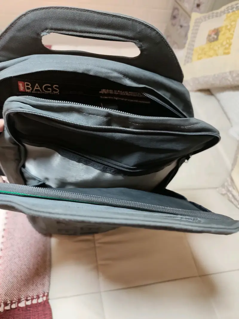 Mochila gris Generación Mobile con diseño moderno - 3