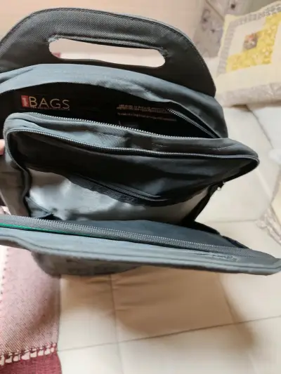 Mochila gris Generación Mobile con diseño moderno - miniatura 3