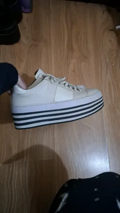 Zapatillas plataforma beige con rayas - miniatura 1