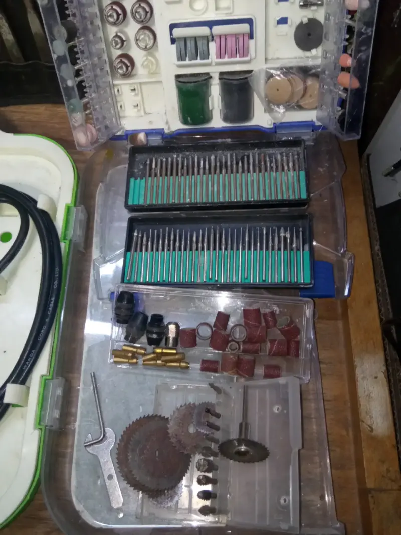Dremel ,gubias y accesorios varios - 3
