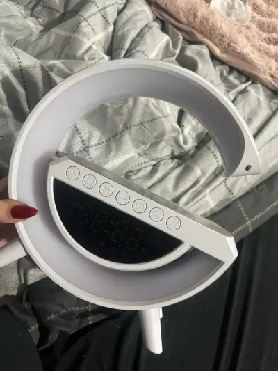 Reloj despertador LED con luz y Bluetooth - miniatura 1