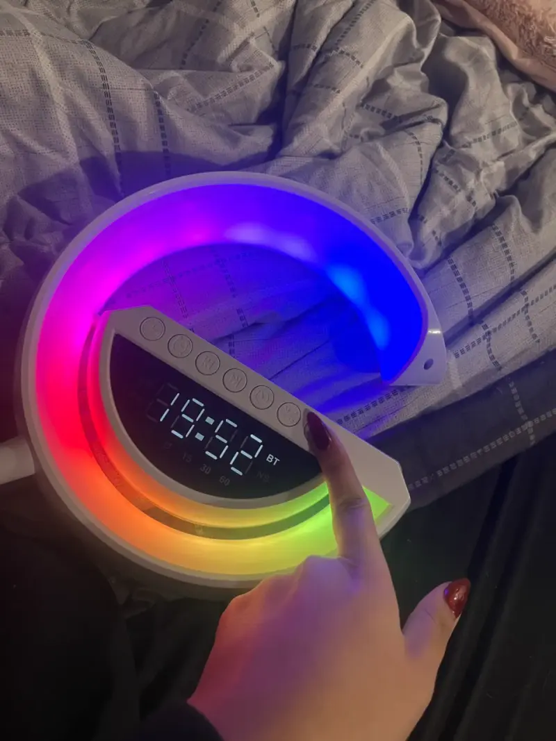 Reloj despertador LED con luz y Bluetooth - 2