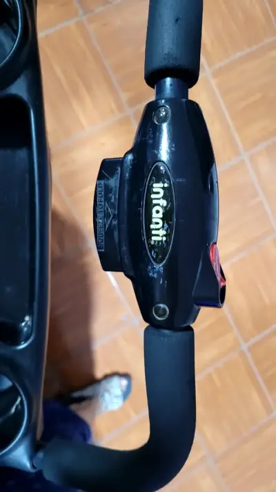 Coche de bebé Infanti con portavasos - miniatura 5