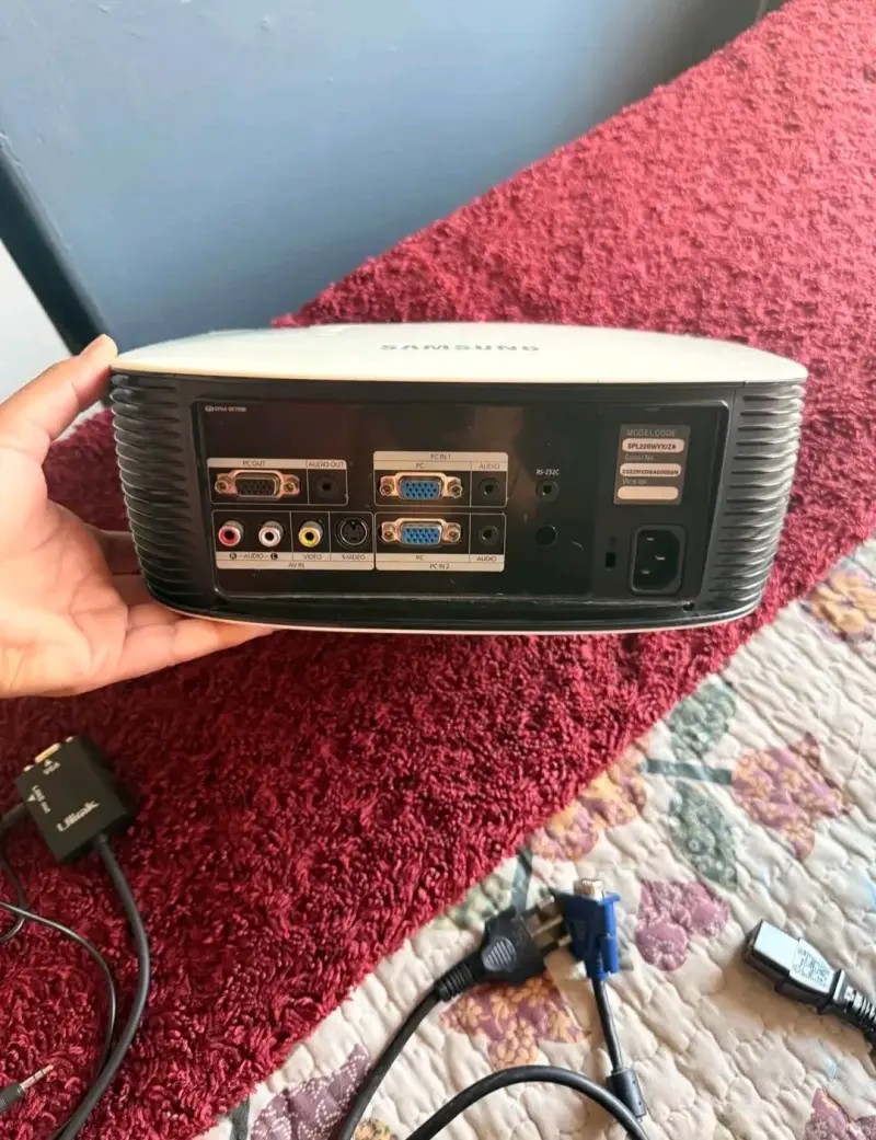 Proyector Samsung con múltiples entradas