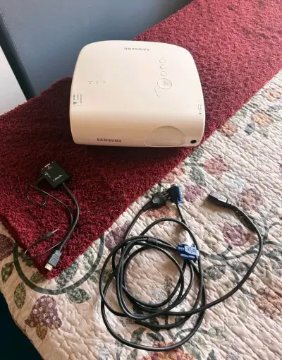 Proyector Samsung con múltiples entradas - miniatura 2