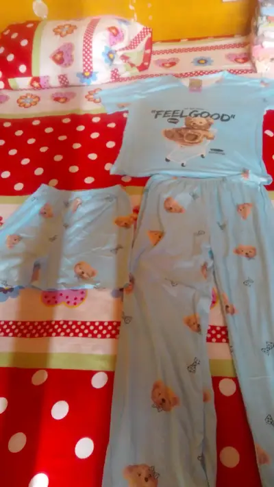 Pijamas cómodas para adultos.ideal para descansar - miniatura 2