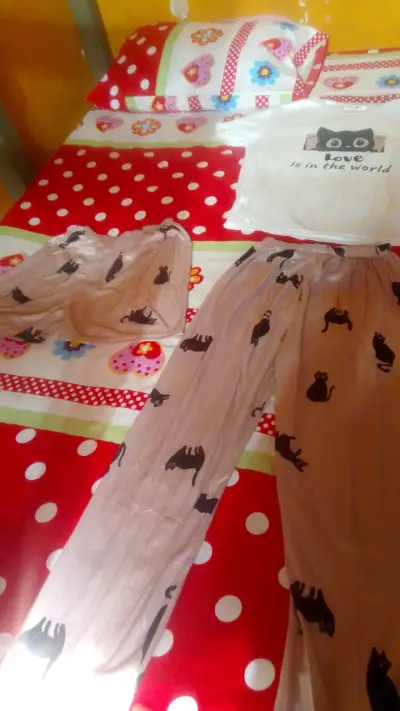 Pijamas cómodas para adultos.ideal para descansar - miniatura 4