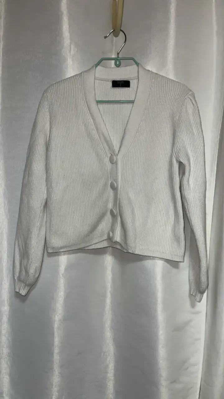 Cardigan blanco de punto con botones