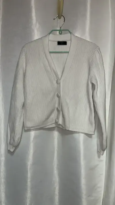 Cardigan blanco de punto con botones - miniatura 1