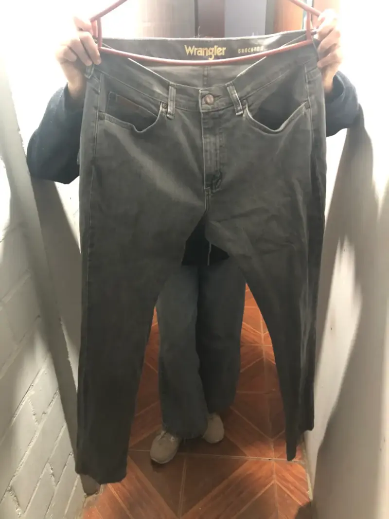 Jeans grises de mezclilla para hombre - 2