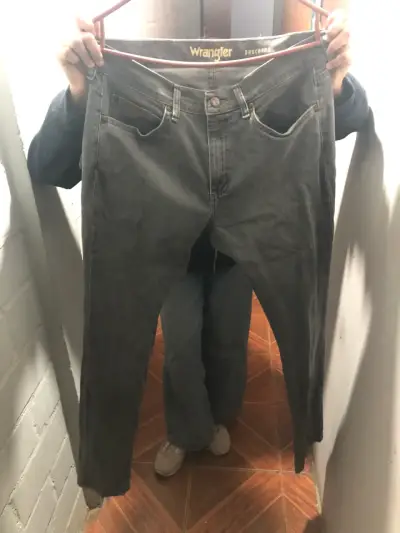 Jeans grises de mezclilla para hombre - miniatura 2