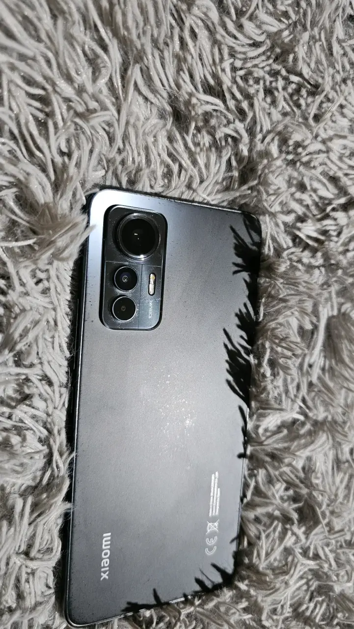 Smartphone Xiaomi con pantalla grande - 2
