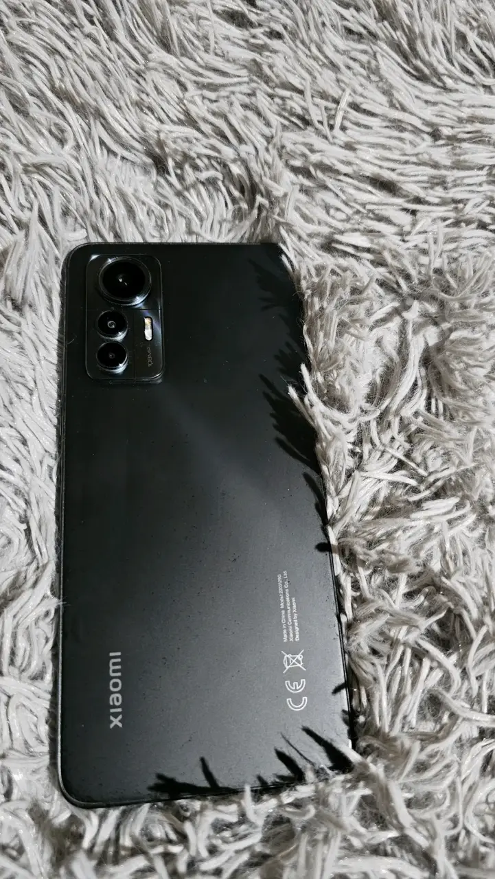 Smartphone Xiaomi con pantalla grande - 3