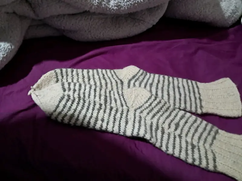 Calcetines de lana a rayas gris y blanco - 1