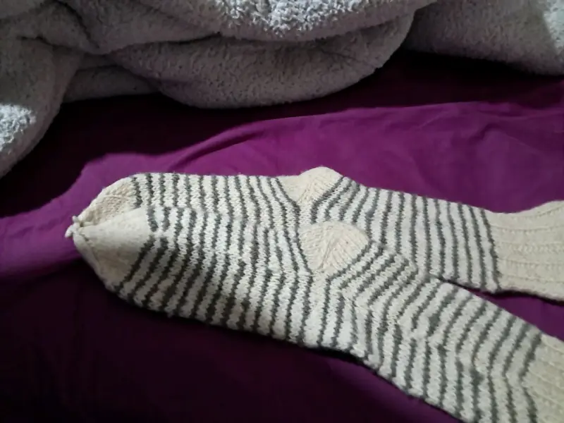 Calcetines de lana a rayas gris y blanco - 2
