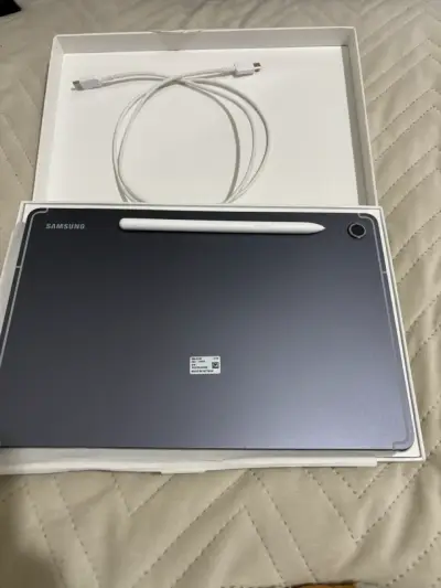 Tablet Samsung Galaxy Tab S10 FE - miniatura 3
