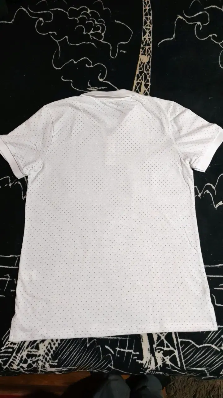 Polera polo blanca Zibel con diseño de puntos - 2