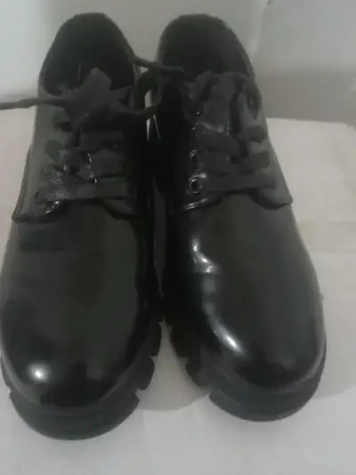 Botas negras de cuero con suela antideslizante - miniatura 4