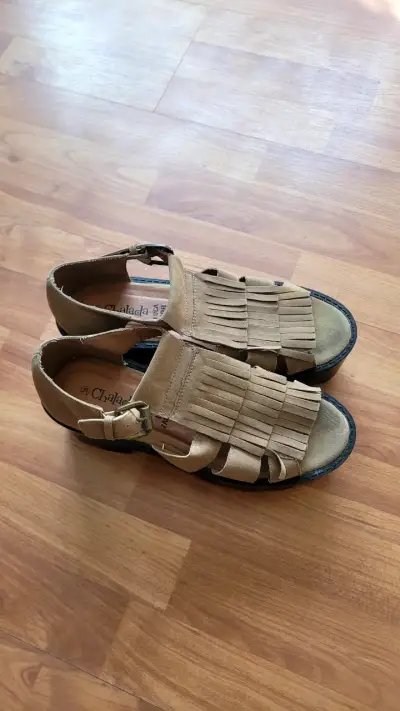 Sandalias de gamuza con flecos - miniatura 2