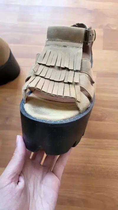 Sandalias de gamuza con flecos - miniatura 5