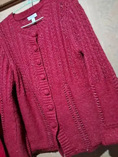 Cardigan rojo tejido para mujer - miniatura 1