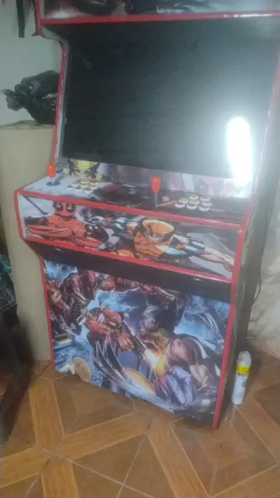 Máquina arcade temática de superhéroes - miniatura 2