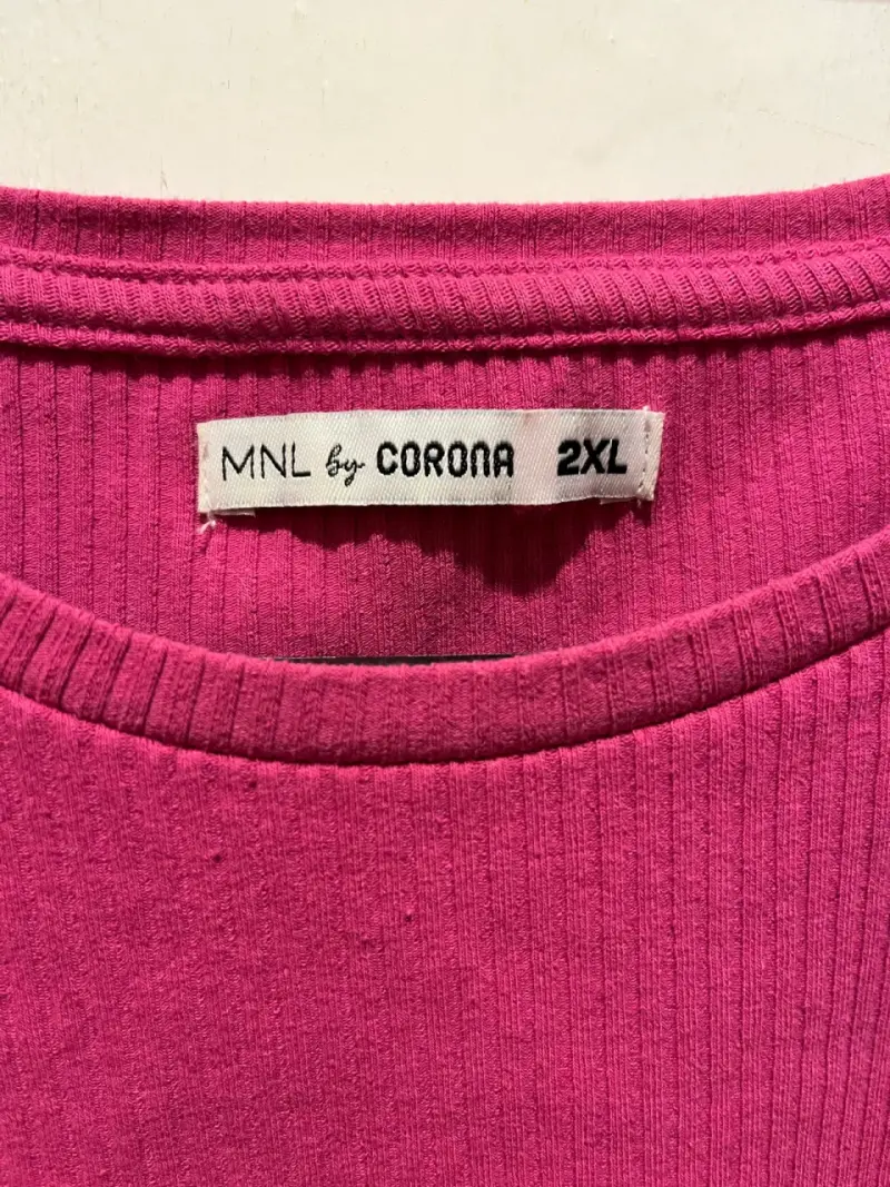 Polera fucsia con volantes Corona XXL - 2