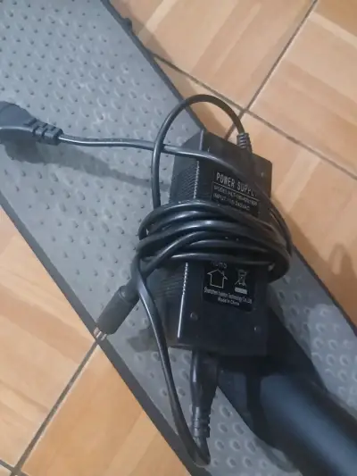 Scooter eléctrico plegable en buen estado - miniatura 3