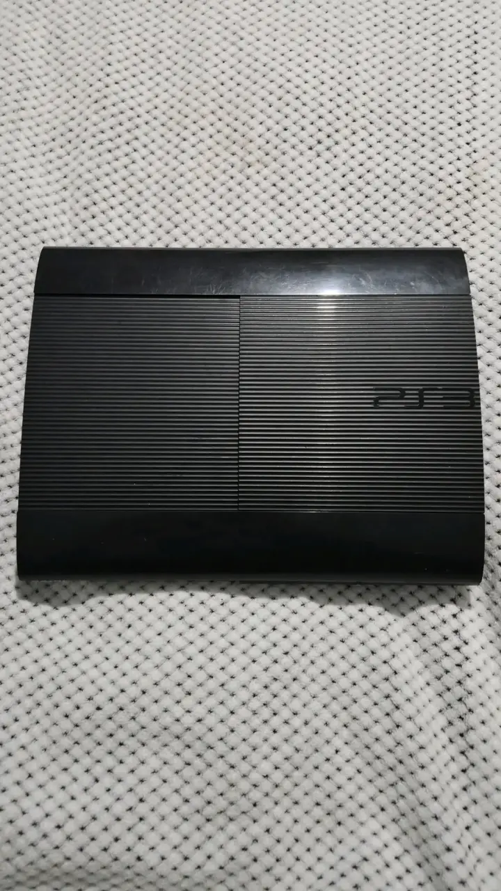 Consola PS3 Slim negra en buen estado - 1